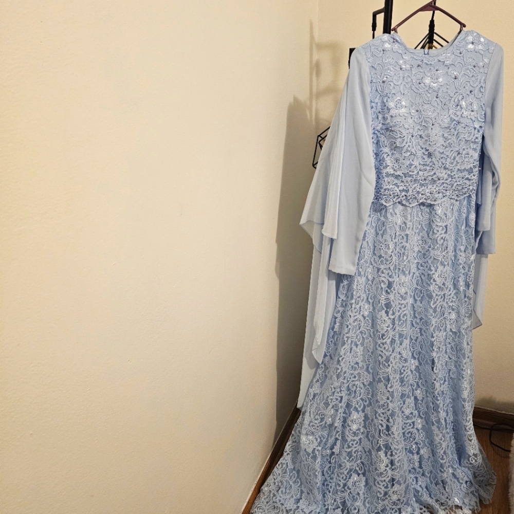 Prom/wedding gown